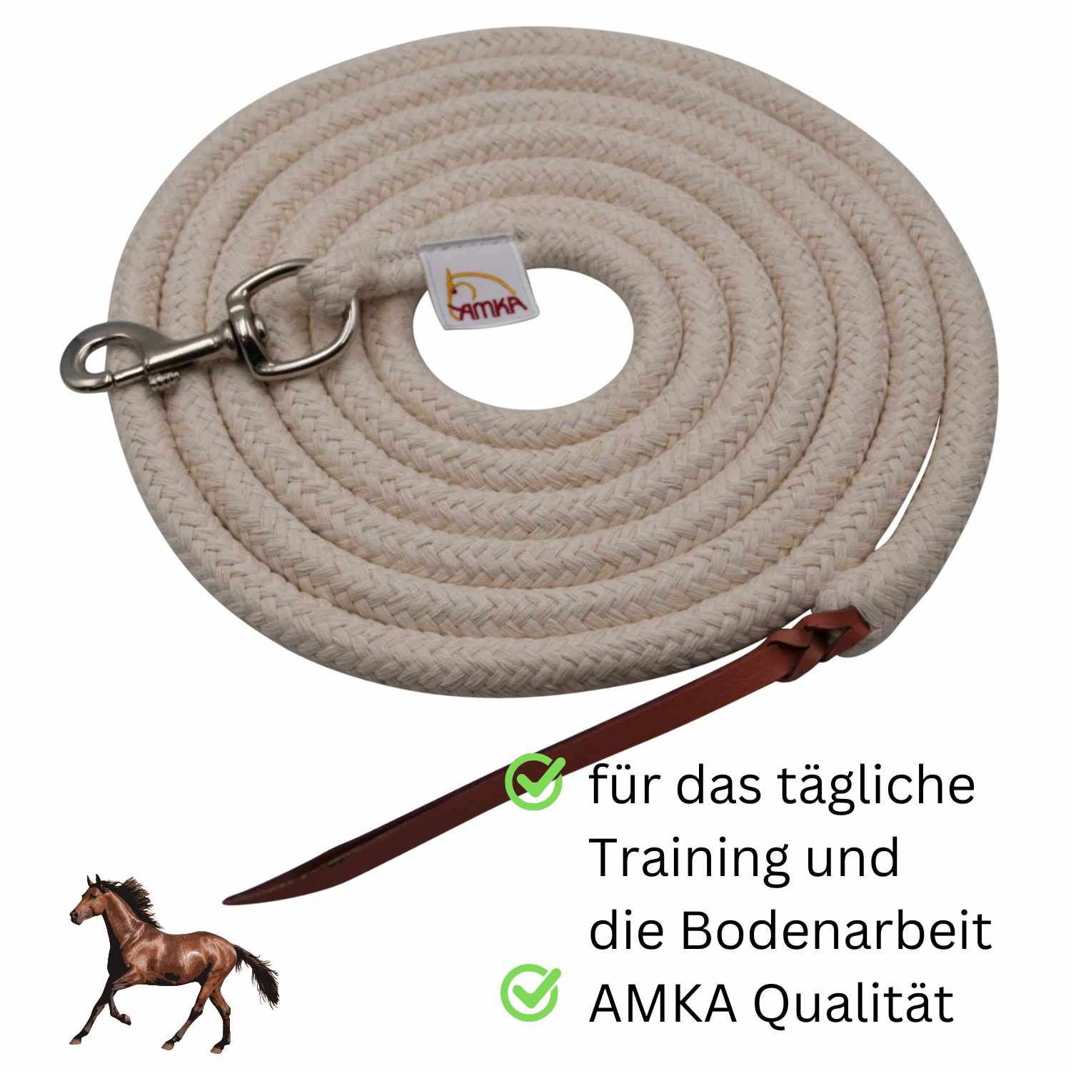 Naturfarbene Baumwoll-Bodenleine mit Lederklatsche. Metallkarabiner. AMKA-Logo. Text: Für das tägliche Training und die Bodenarbeit. AMKA Qualität.