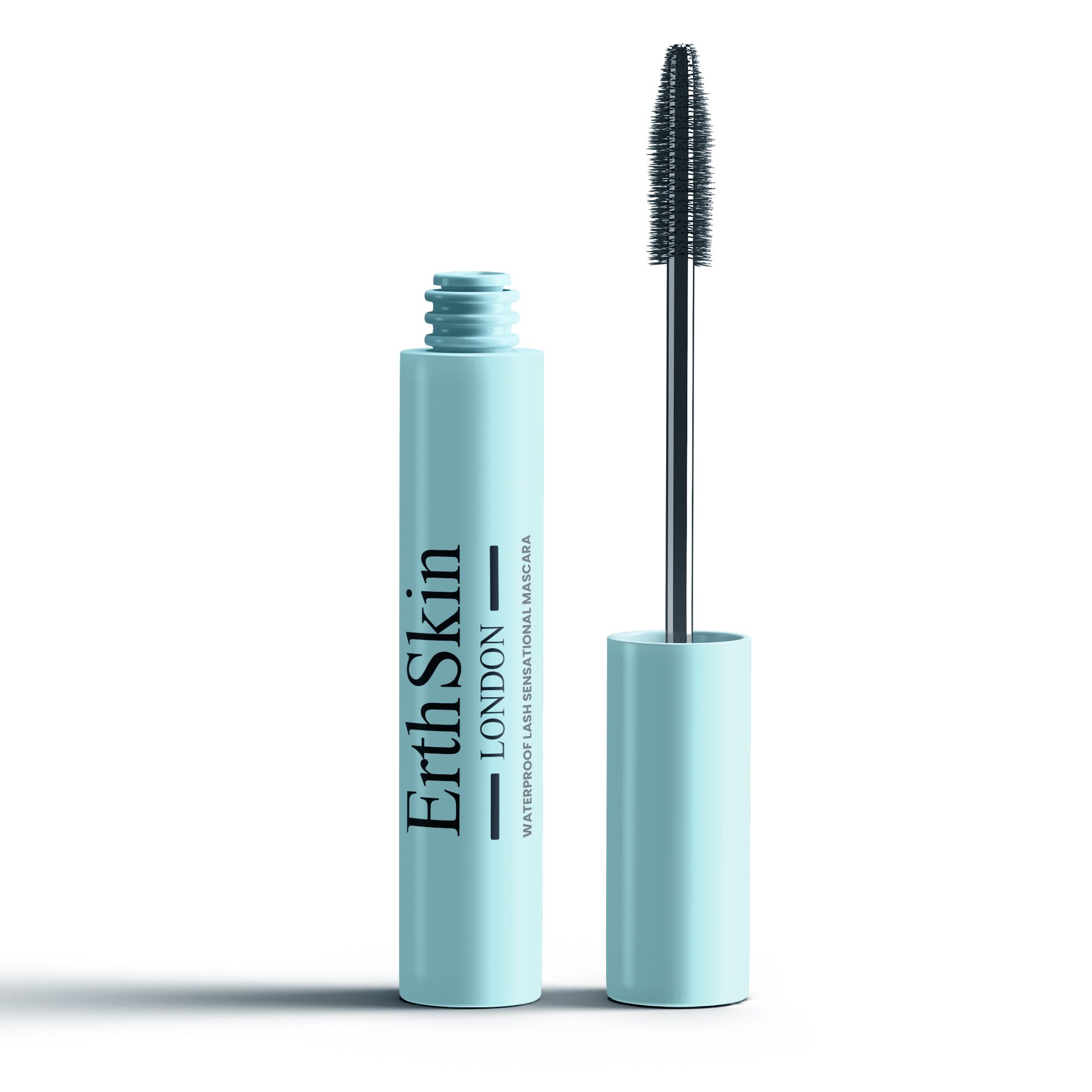 Hellblaue Mascaratube mit geöffneter Bürste. Auf der Tube steht: ErthSkin London. Der Applikator ist sichtbar.