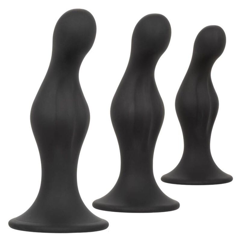 Drei schwarze Anal-Stöpsel mit geschwungener Form und breiter Basis. Auf weißem Hintergrund.