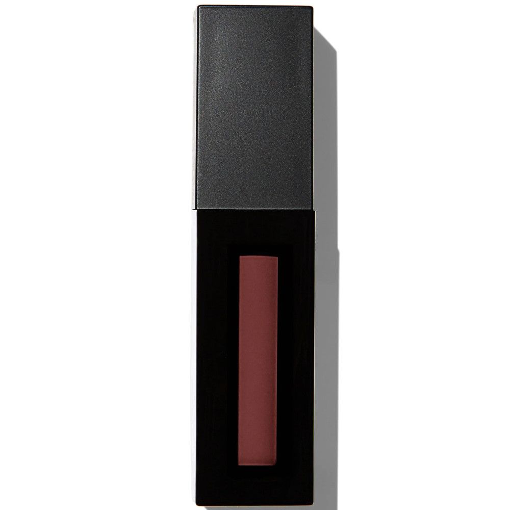 Geschlossene, schwarze, rechteckige Lipgloss-Tube. Ein vertikaler Streifen der Farbe ist sichtbar.