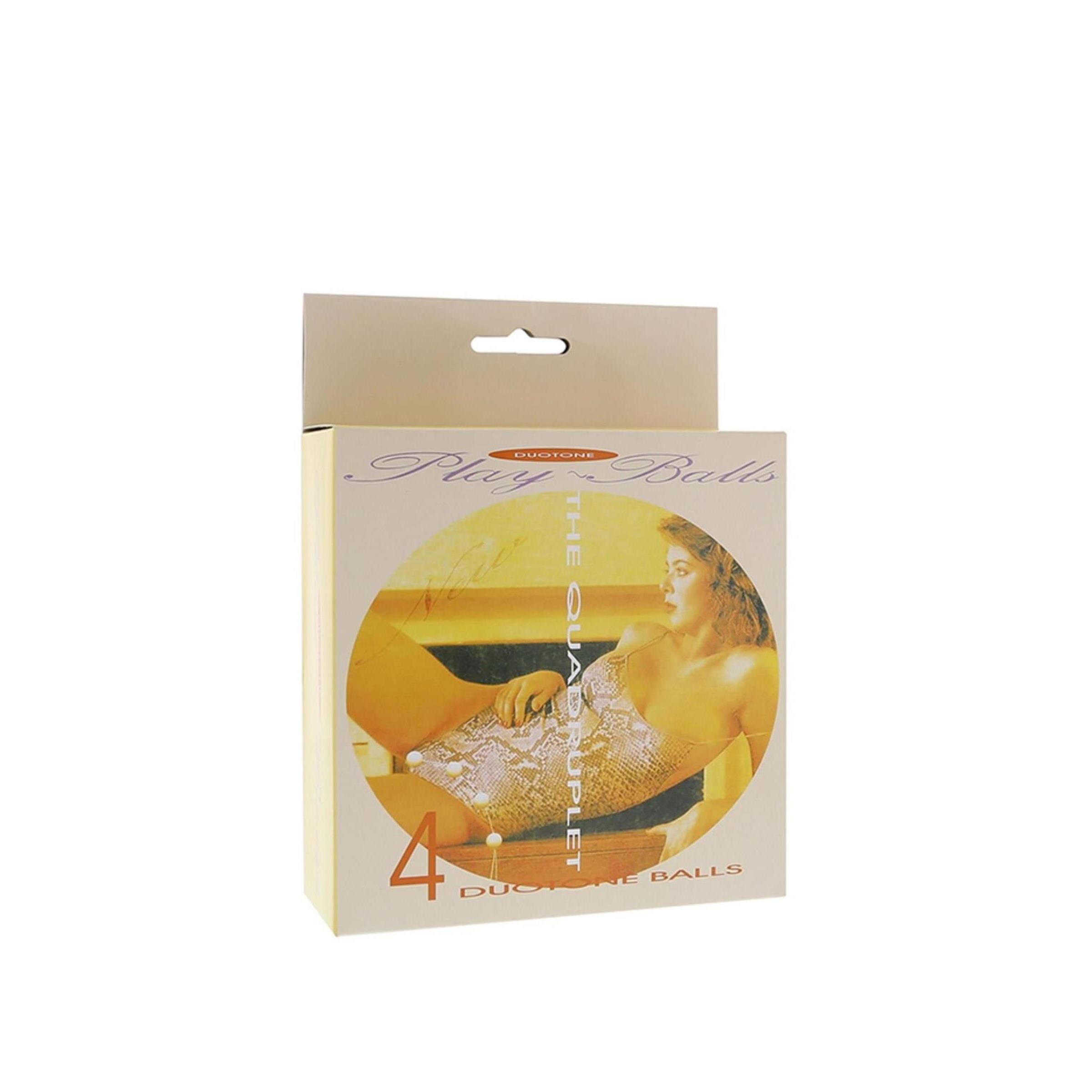 Verpackung mit Produktabbildung und Aufschrift "Play Balls". Enthält 4 Kugeln. Beige-braune Farbgebung.