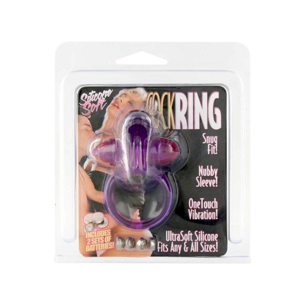 Lila Cockring mit Vibrationsfunktion, in Verpackung. Enthält Batterien. Text: Ultra Soft, Snug Fit, Nubby Sleeve, One-Touch Vibration.