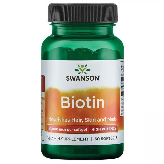 Grüne Flasche mit schwarzem Deckel. Etikett mit "SWANSON Biotin", Text und Logo. 60 Softgels.