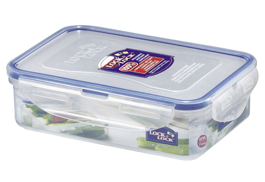 Rechteckige Frischhaltedose mit blauem Deckel und Verschlüssen. Sichtbarer Inhalt: Salat. BPA-frei.