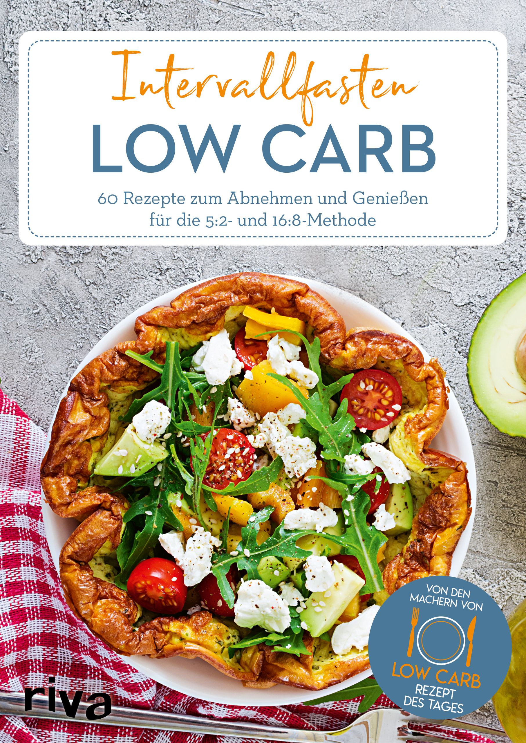 Buchcover mit Titel "Intervallfasten Low Carb". Rezeptbuch mit Essen auf dem Teller. Riva-Verlag.