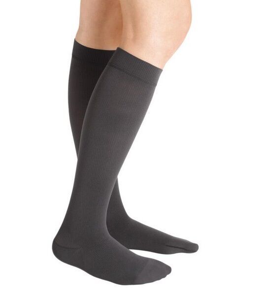 Kniestrümpfe, dunkelgrau. Rippstrickmuster. JOBST forMen Explore. Für Männer. Kompressionsstrümpfe.
