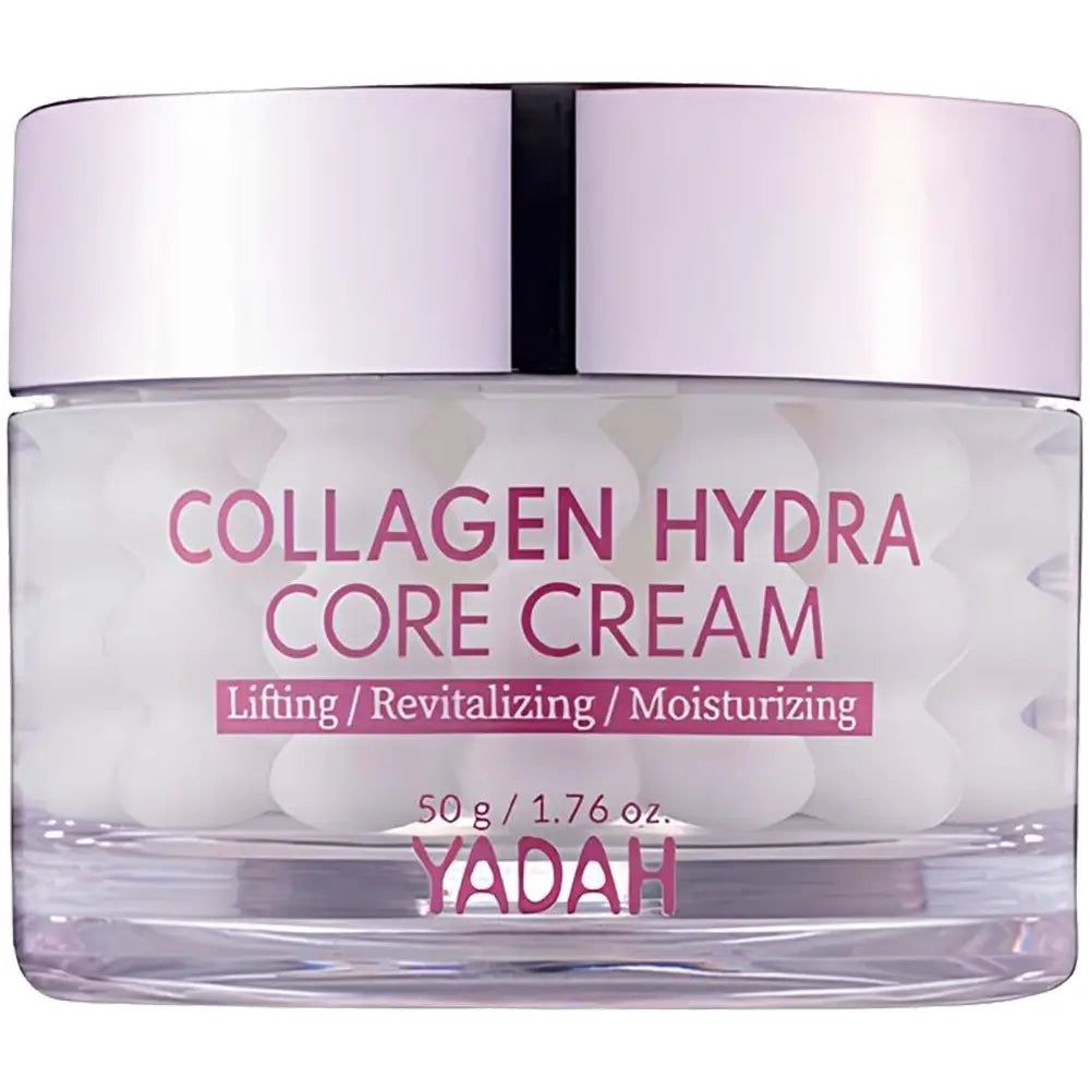 Cremetiegel mit rosa Deckel. Aufschrift: Collagen Hydra Core Creme. Text: Lifting / Revitalizing / Moisturizing. Marke: YADAH.