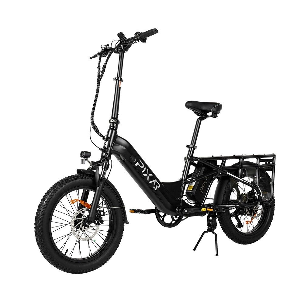 Schwarzes Elektrofahrrad PIXAR Plus7 mit Gepäckträger, breiten Reifen und Schutzblechen. Frontansicht, Akku und Motor sichtbar.