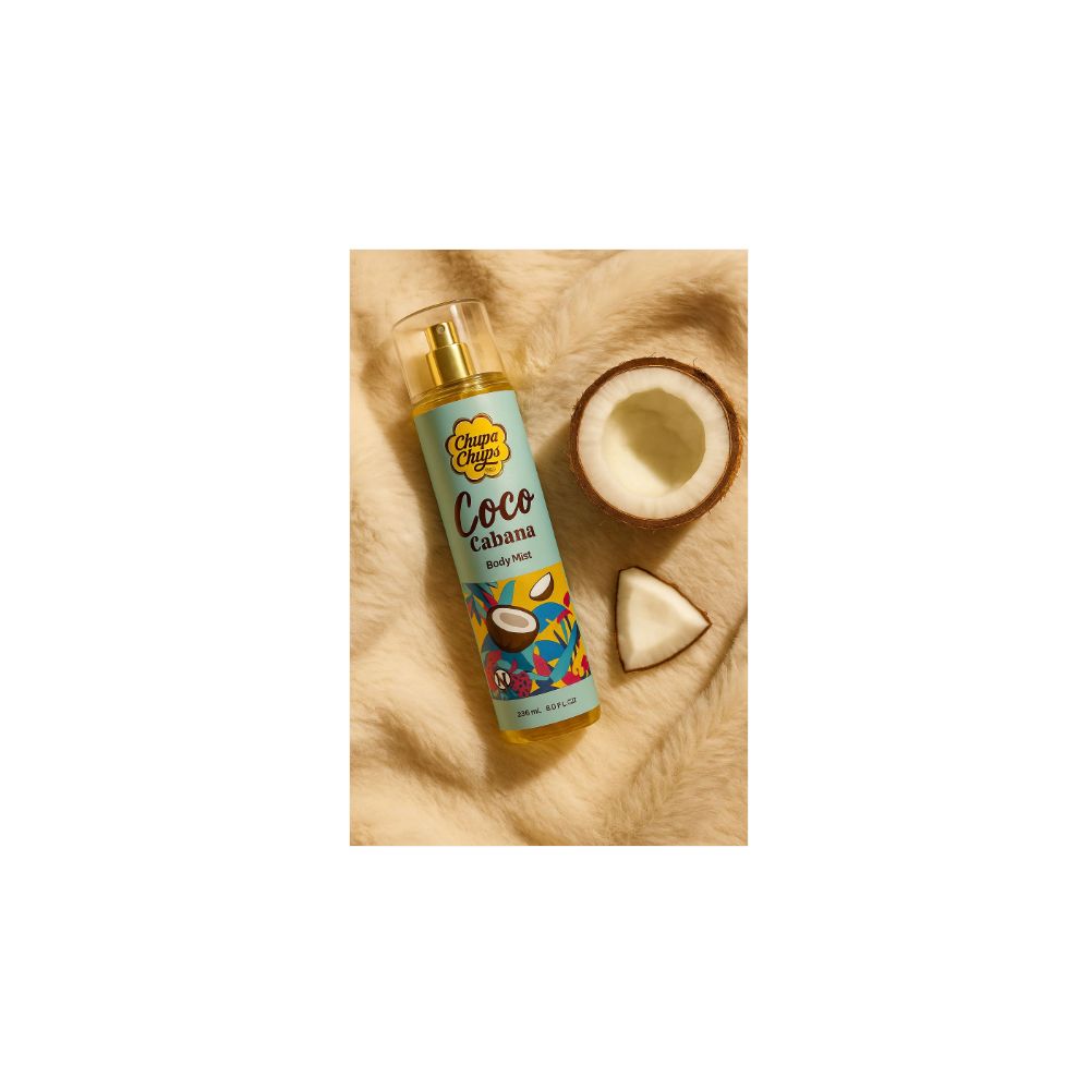 Körpernebel-Flasche, Kokosnuss-Hälfte und -Stück auf beigem Stoff. Aufschrift: Coco Cabana Body Mist.