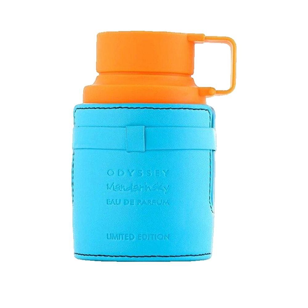 Türkisfarbener Flakon mit orangefarbenem Verschluss. Aufschrift: Odyssey Mandarin Sky Eau de Parfum. Limited Edition.