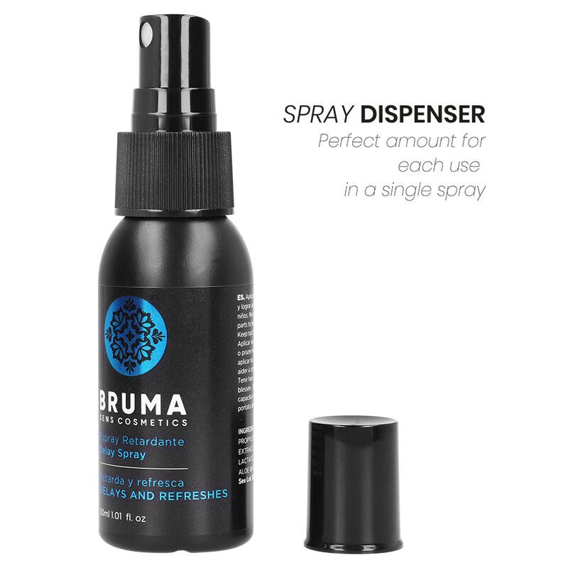 Schwarze Sprühflasche mit Produktname Bruma. Der Deckel ist abgenommen. Aufschrift: Retarda y refresca, Delays and refreshes.