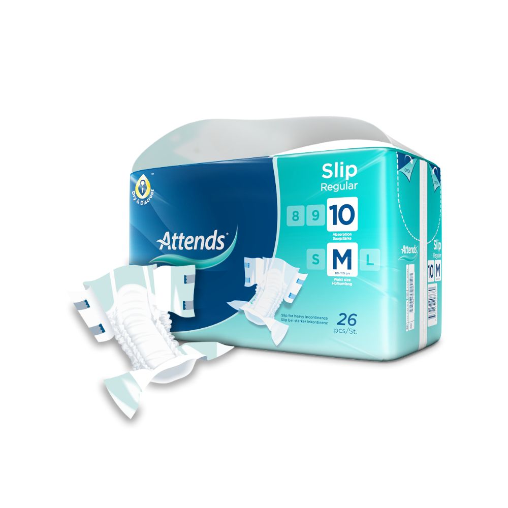 Verpackung mit Inkontinenzprodukten. Marke: Attends. Aufdruck: Slip Regular 10, Größen S/M/L. 26 Stück. Produkt daneben.