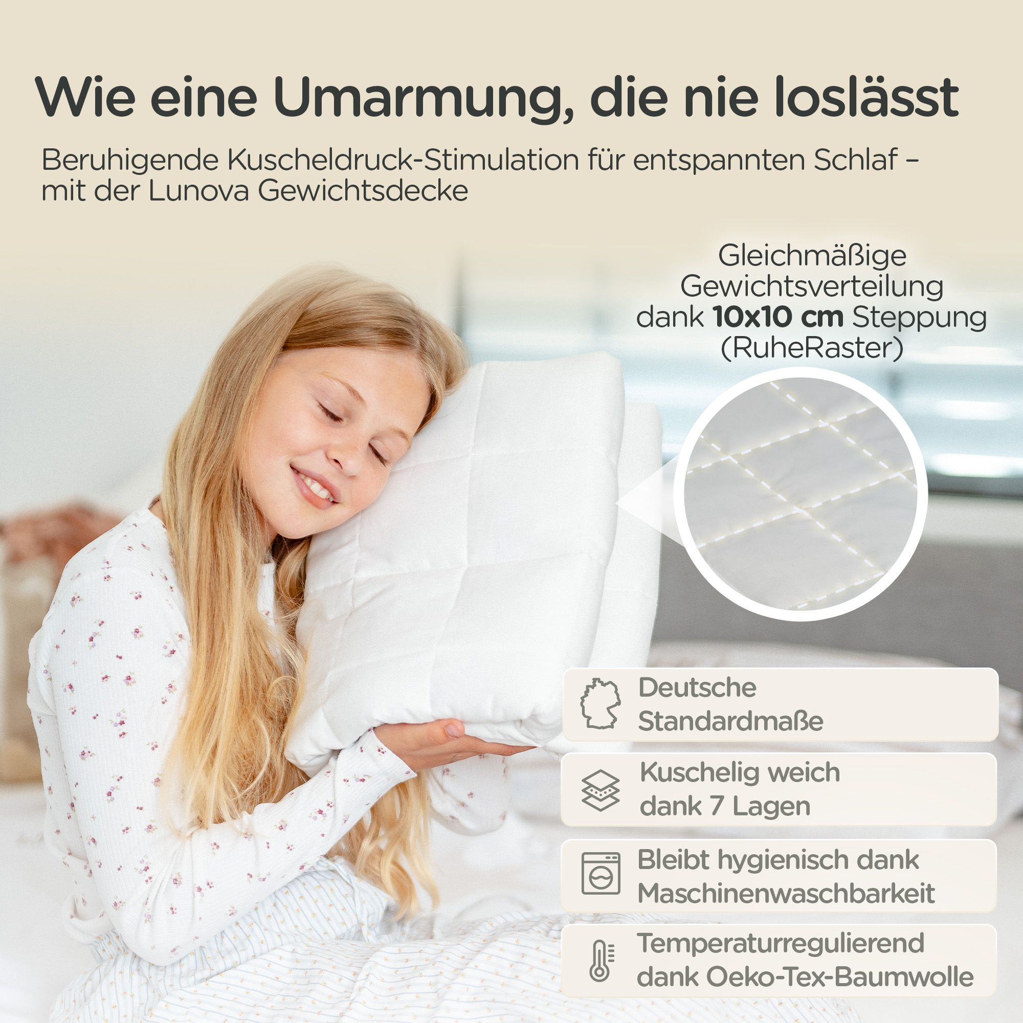 Kind mit weißem Kissen. Nahaufnahme des Steppmusters. Text: Deutsche Standardmaße, kuschelig weich, maschinenwaschbar, temperaturregulierend.