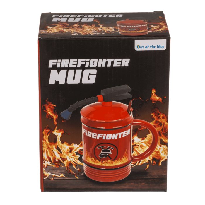 Roter Becher im Feuerlöscher-Design mit Henkel und Deckel. Aufschrift "Firefighter". Verpackt in einer Schachtel mit Produktbild.