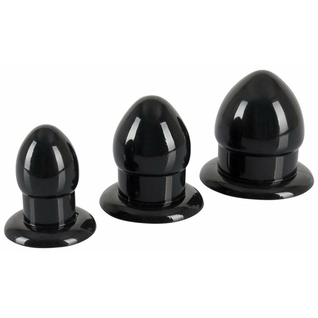 Drei schwarze Anal-Stretching-Plugs. Kegelförmig mit breiter Basis. Auf weißem Hintergrund.