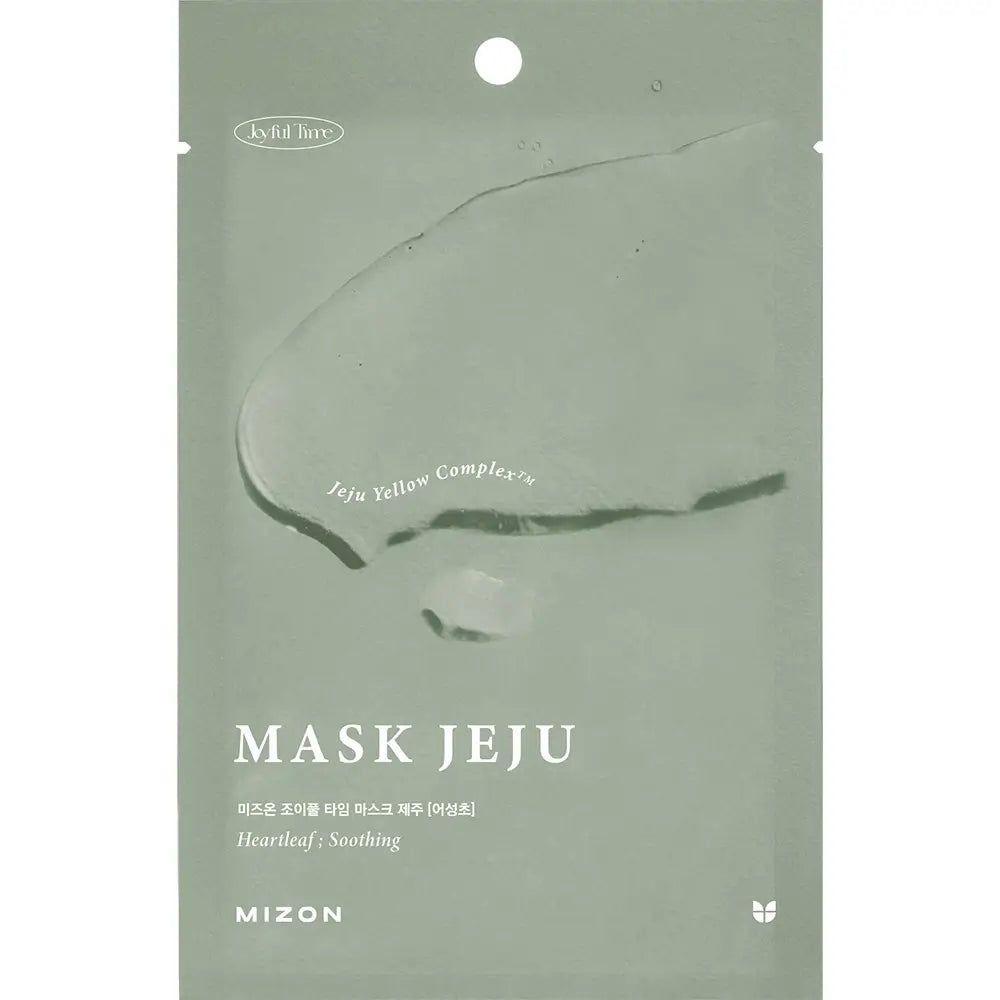Grüne Produktverpackung. Text: MASK JEJU, MIZON. Mit transparentem Gel. Auf hellem Hintergrund.