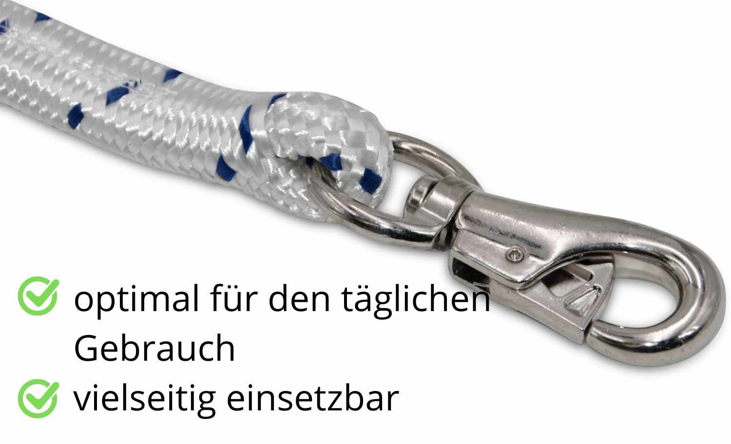Nahaufnahme eines weißen Seils mit blauem Muster und Karabinerhaken. Text: optimal für den täglichen Gebrauch, vielseitig einsetzbar.