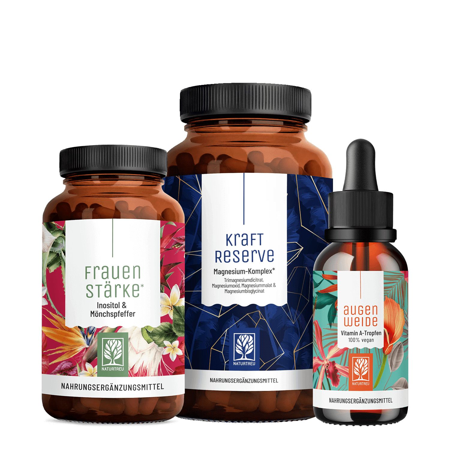 Drei Flaschen: FRAUENSTÄRKE, KRAFTRESERVE, AUGENWEIDE. Braune Glasflaschen mit schwarzen Deckeln und Etiketten. Naturtreu Logo.