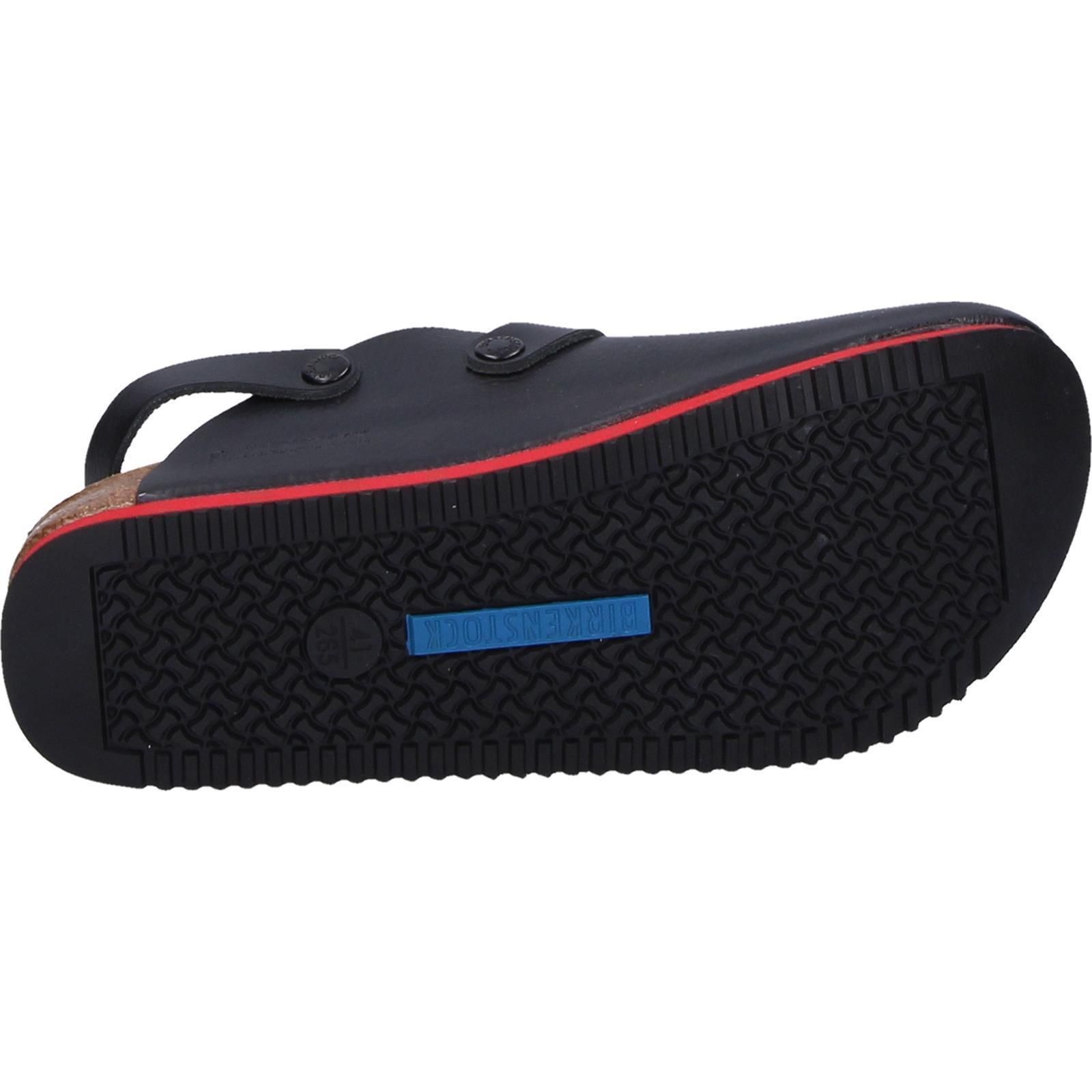 Unterseite einer schwarzen Pantolette. Schwarze Sohle mit Logo. Roter Rand. Korkfußbett.