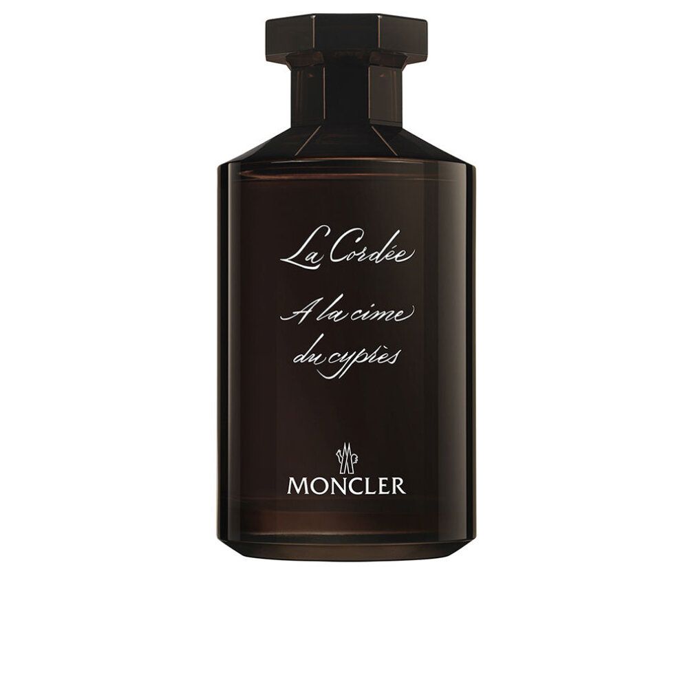 Dunkelbraune Flasche mit schwarzem Verschluss. Aufschrift: La Cordée, A la cime du cyprès, MONCLER. Logo unten.
