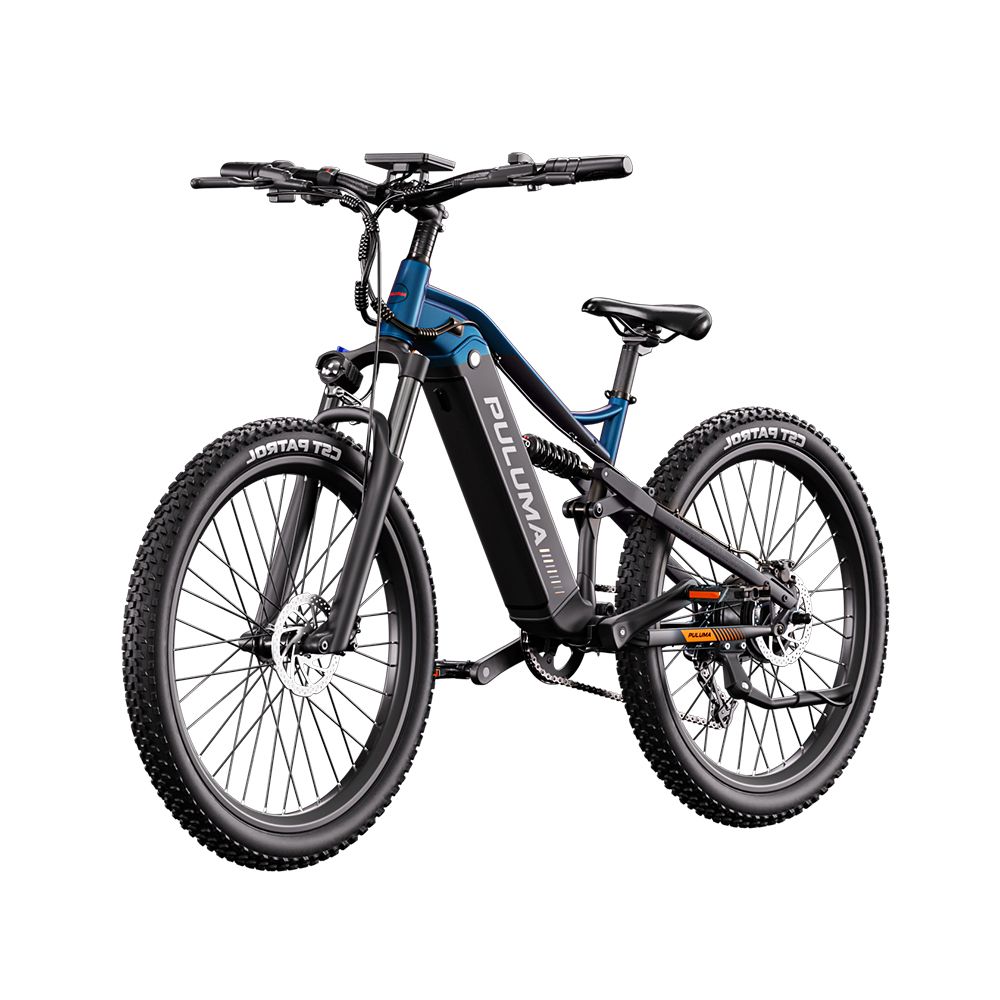 Blau-schwarzes Elektrofahrrad. Sichtbar: Marke PULUMA, breite Reifen, Federung, Scheibenbremsen.