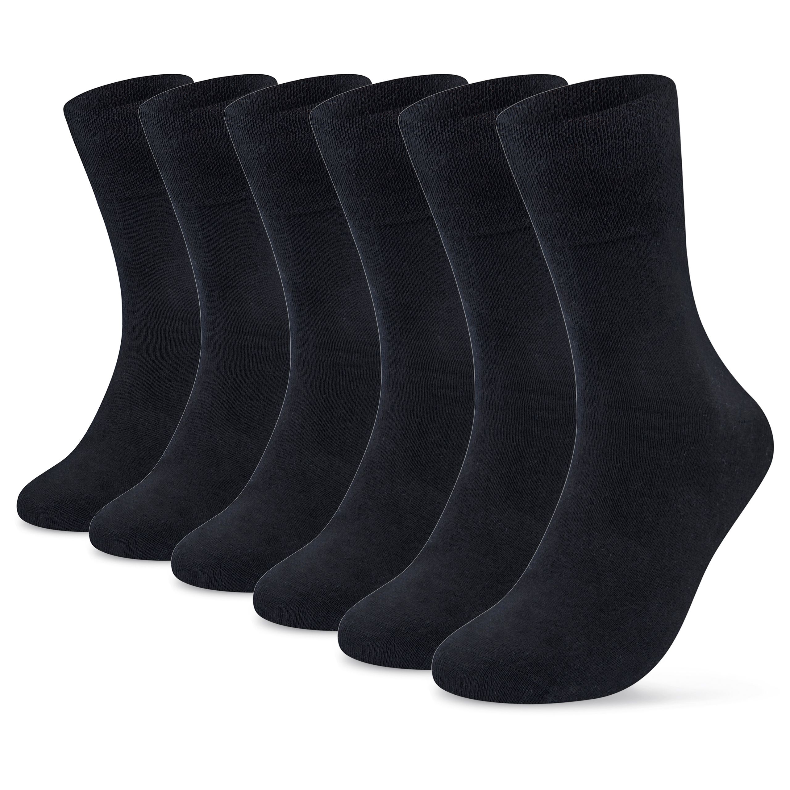 Sechs schwarze Socken nebeneinander. Baumwollsocken ohne Gummi und Naht.