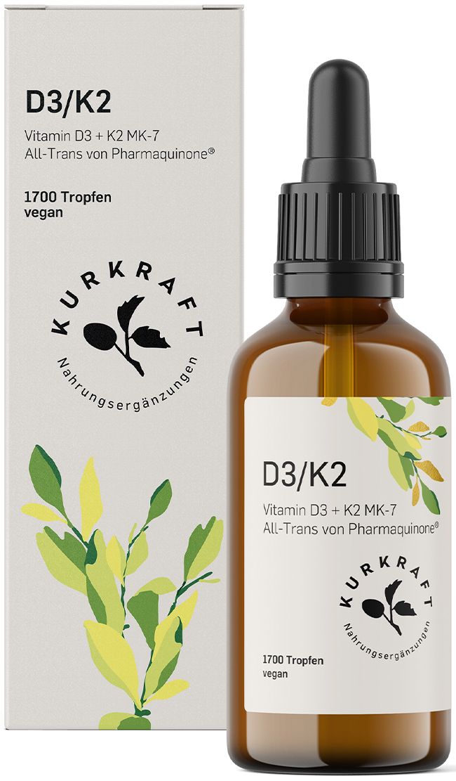 Flasche und Verpackung von Kurkraft Vitamin D3/K2 Tropfen. Etikett zeigt '1700 Tropfen vegan'.