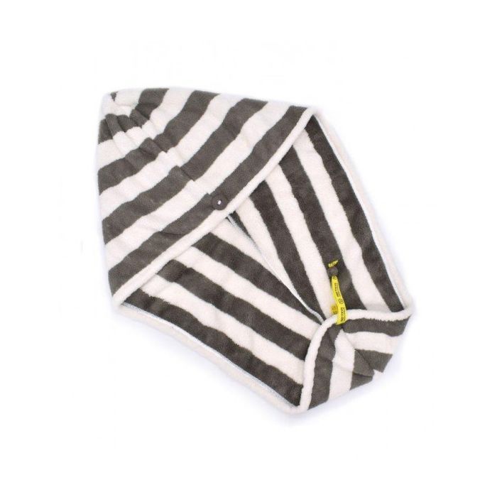 Turbantuch aus Mikrofasern mit Streifen in Grau und Weiß. Mit Knopfverschluss und gelbem Etikett.