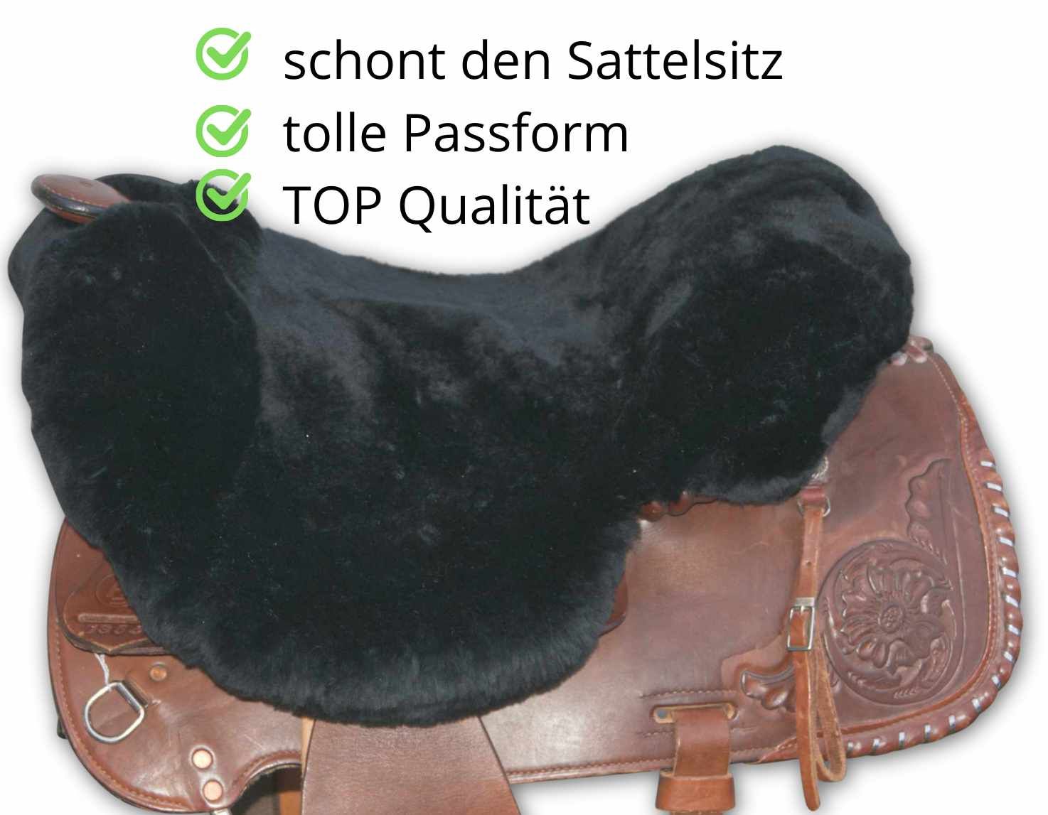 Schwarzer AMKA Westernsattel Sitzbezug auf braunem Sattel. Text: 'schont den Sattelsitz', 'tolle Passform', 'TOP Qualität'.