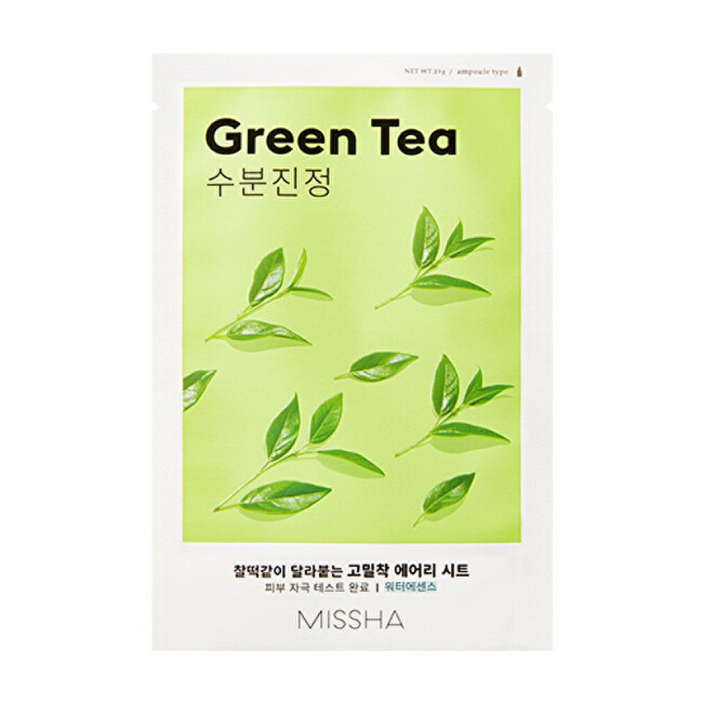 Verpackung mit grünem Hintergrund und Blättern. Text: Green Tea, MISSHA. Koreanischer Text.