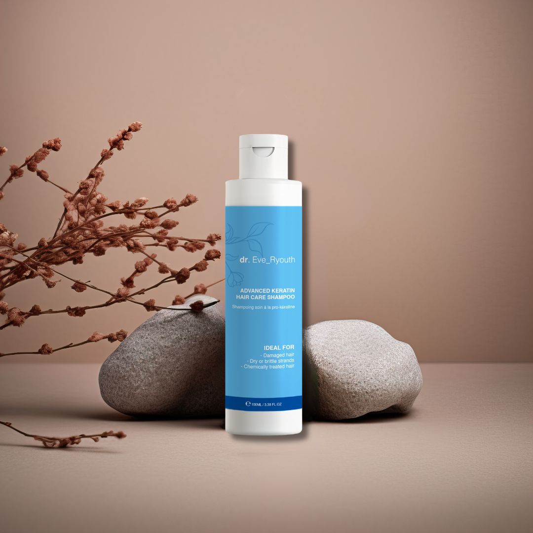 Shampoo-Flasche mit blauem Etikett. Text: Advanced Keratin Hair Care Shampoo. Ideal für coloriertes, trockenes oder chemisch behandeltes Haar.