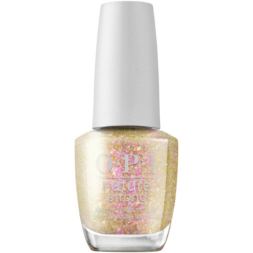 Nagellackflasche mit weißem Deckel. Aufschrift: OPI Nature Strong. Inhalt mit Glitzerpartikeln.