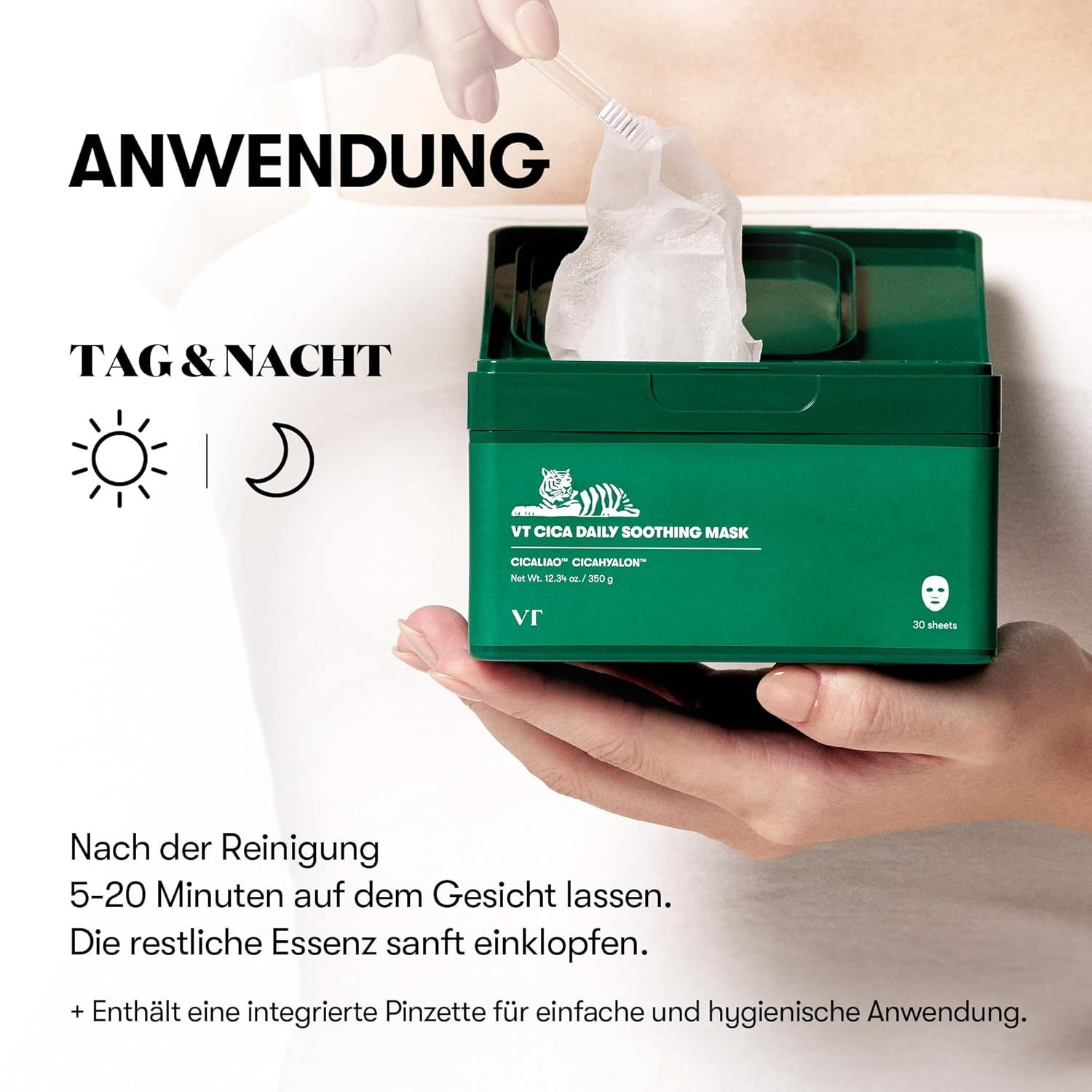 Frau hält grüne Box 'Cica Daily Soothing Mask'. Text: Anwendung Tag & Nacht. Piktogramme Sonne und Mond. Pinzette enthalten.