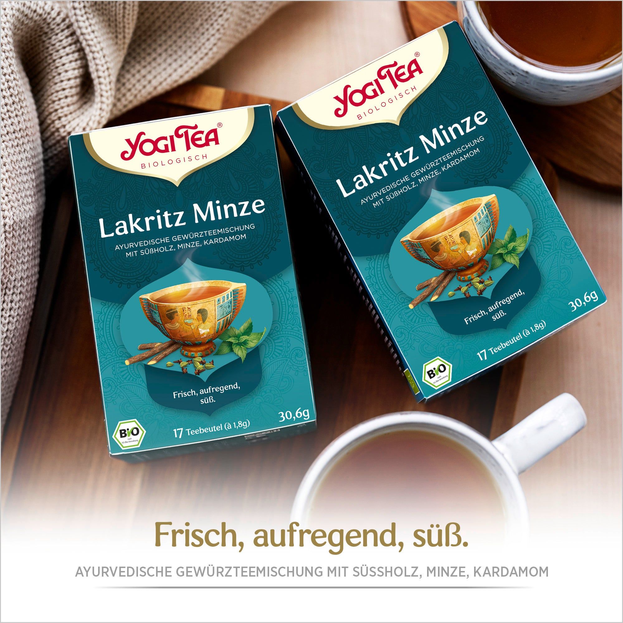 Zwei Packungen Yogi Tea Lakritz Minze auf Holzoberfläche. Logo und Produktbezeichnung sichtbar. Bio-Siegel.