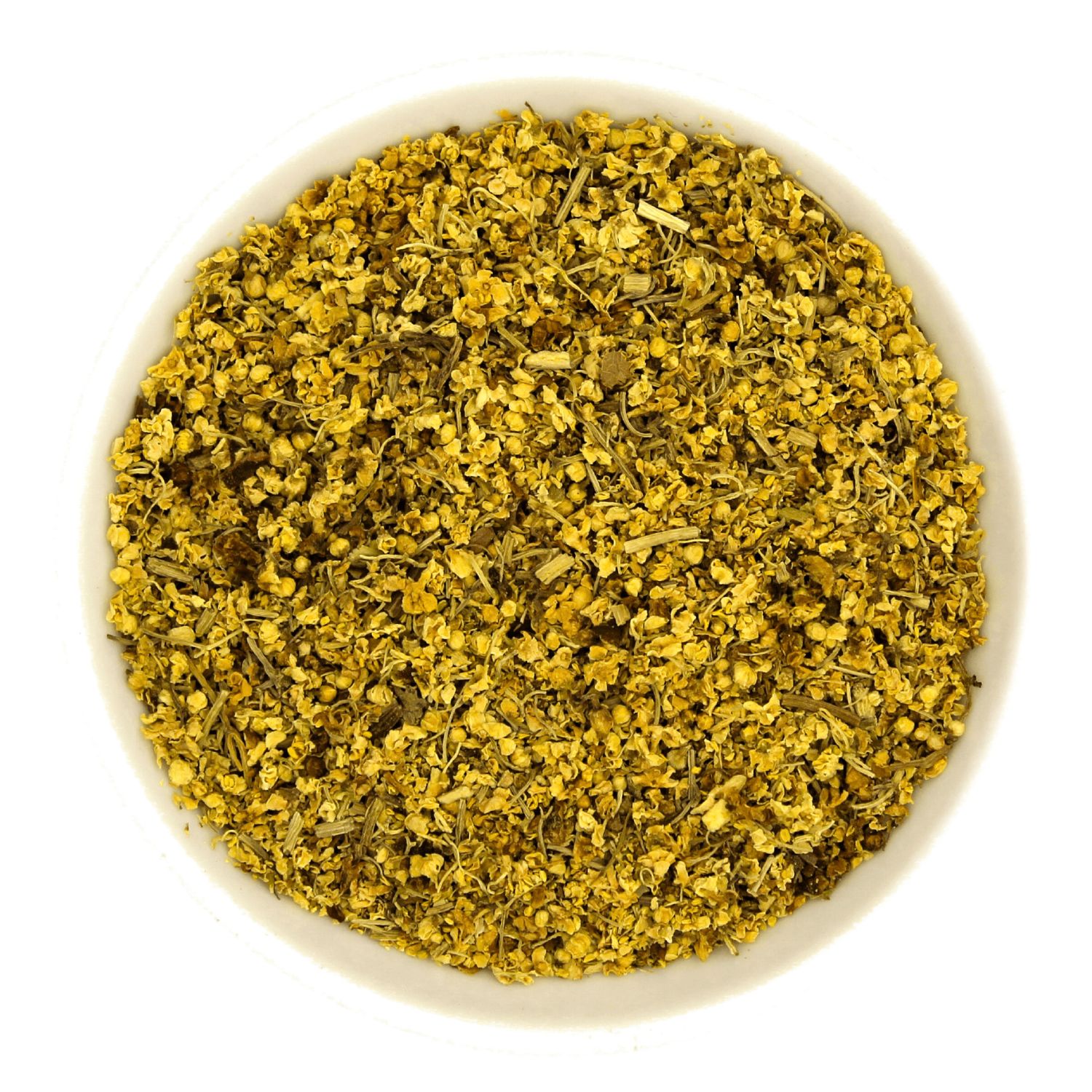 Weiße Schale gefüllt mit getrockneten Holunderblüten. Gelbliche Blüten und kleine Stiele. Draufsicht, vor weißem Hintergrund.