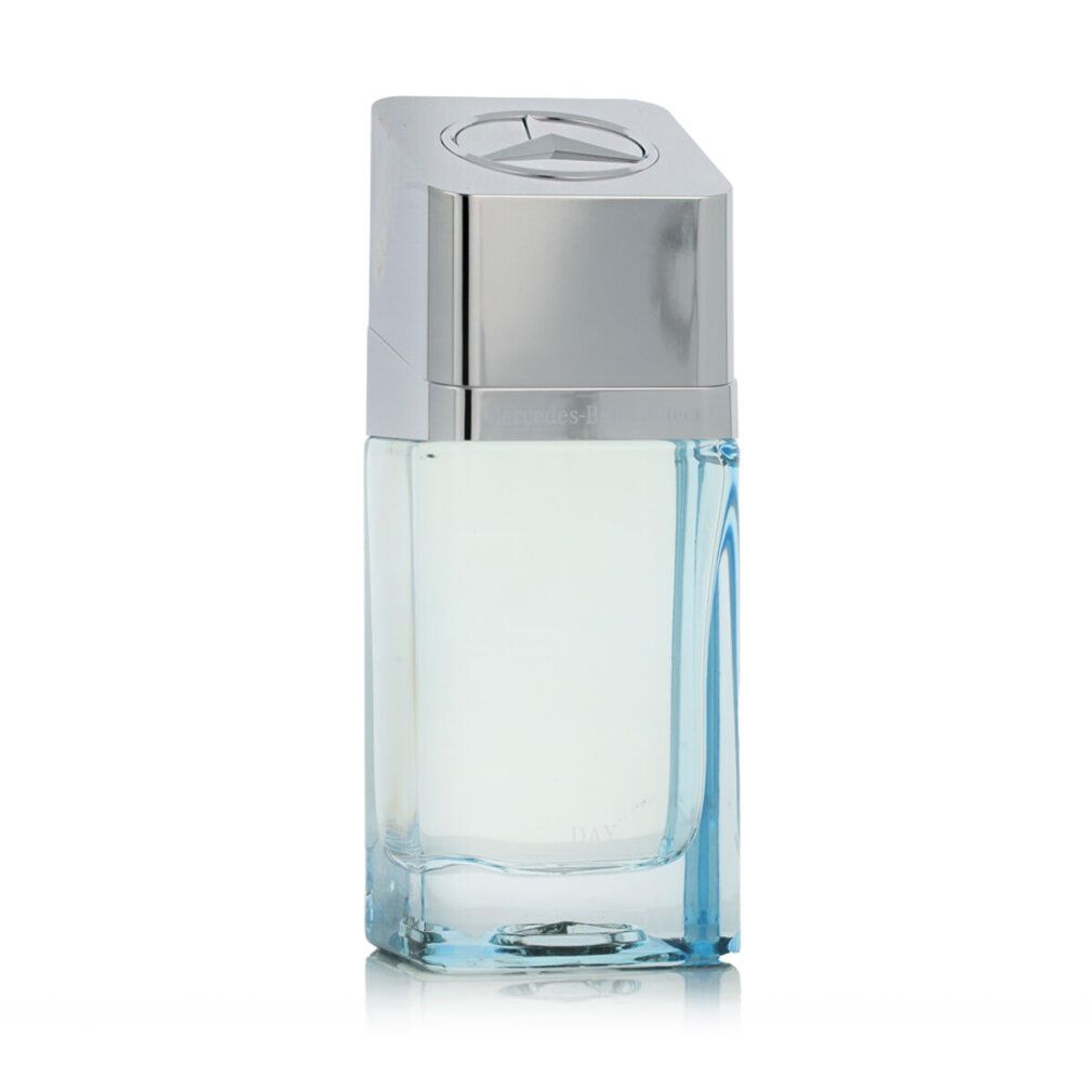 Hellblaues Eau de Toilette mit silbernem Deckel. Der Flakon hat eine rechteckige Form.