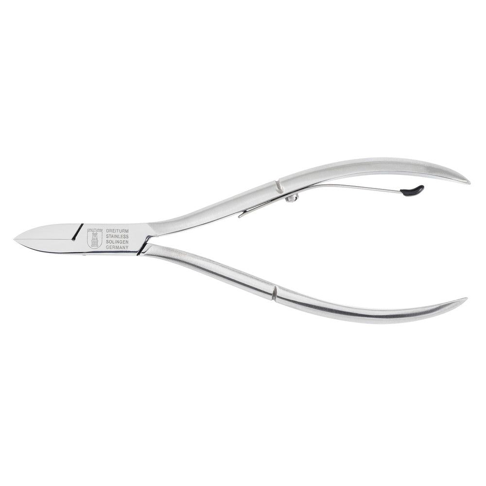 Nagelzange aus Metall. Gebogene Form mit Schneide. Aufschrift: Solingen, Germany. Mit schwarzem Detail.
