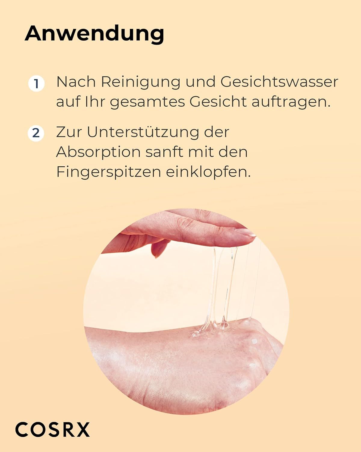 Hände mit Produktflüssigkeit. Anwendungsschritte. Marke COSRX am unteren Rand.