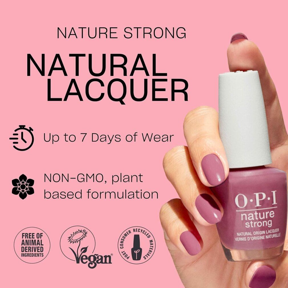 Hand mit Nagellack. OPI Nature Strong. Vegan, bis zu 7 Tage Haltbarkeit. Frei von tierischen Inhaltsstoffen.