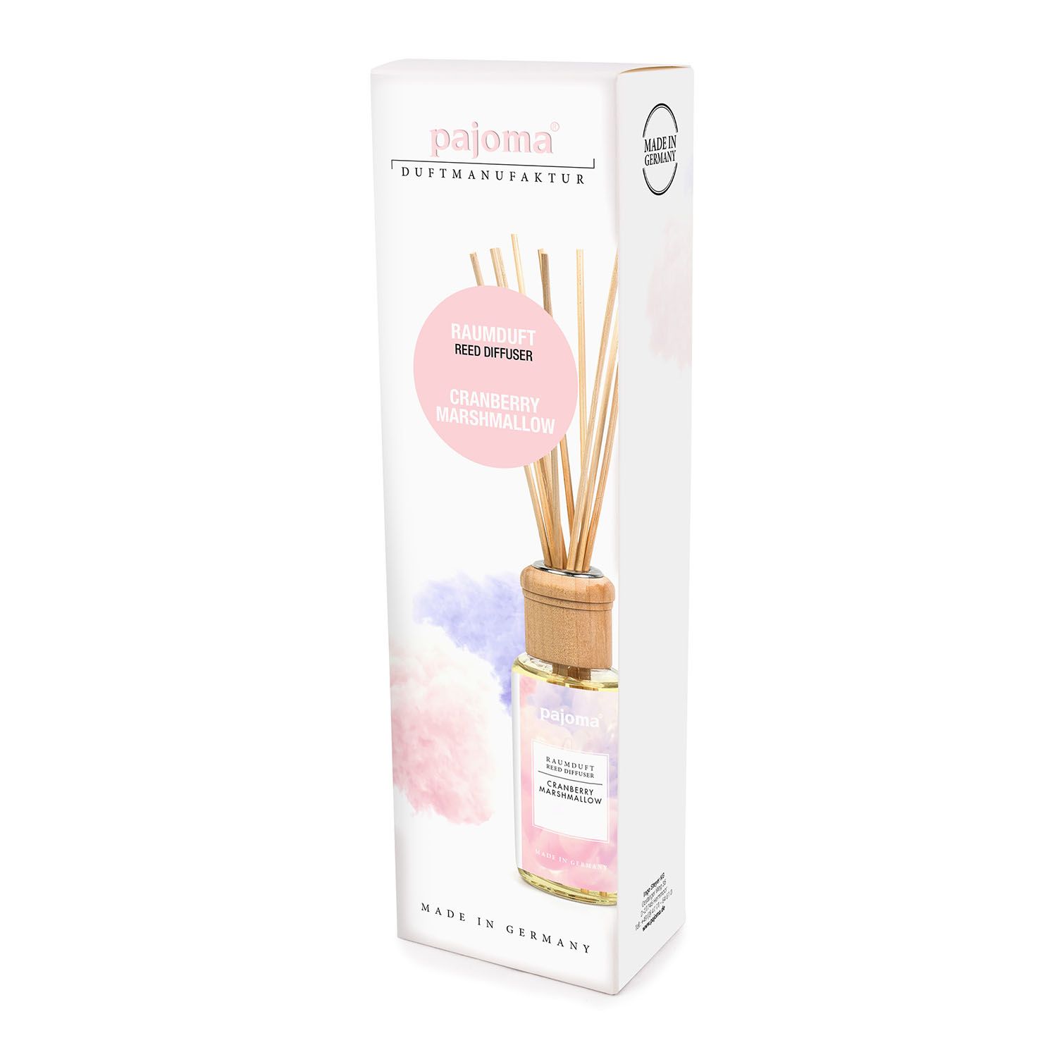 Produkt in Verpackung. Glasflasche mit Holzverschluss und Duftstäbchen. Aufschrift: Cranberry Marshmallow. Verpackung mit Logo.