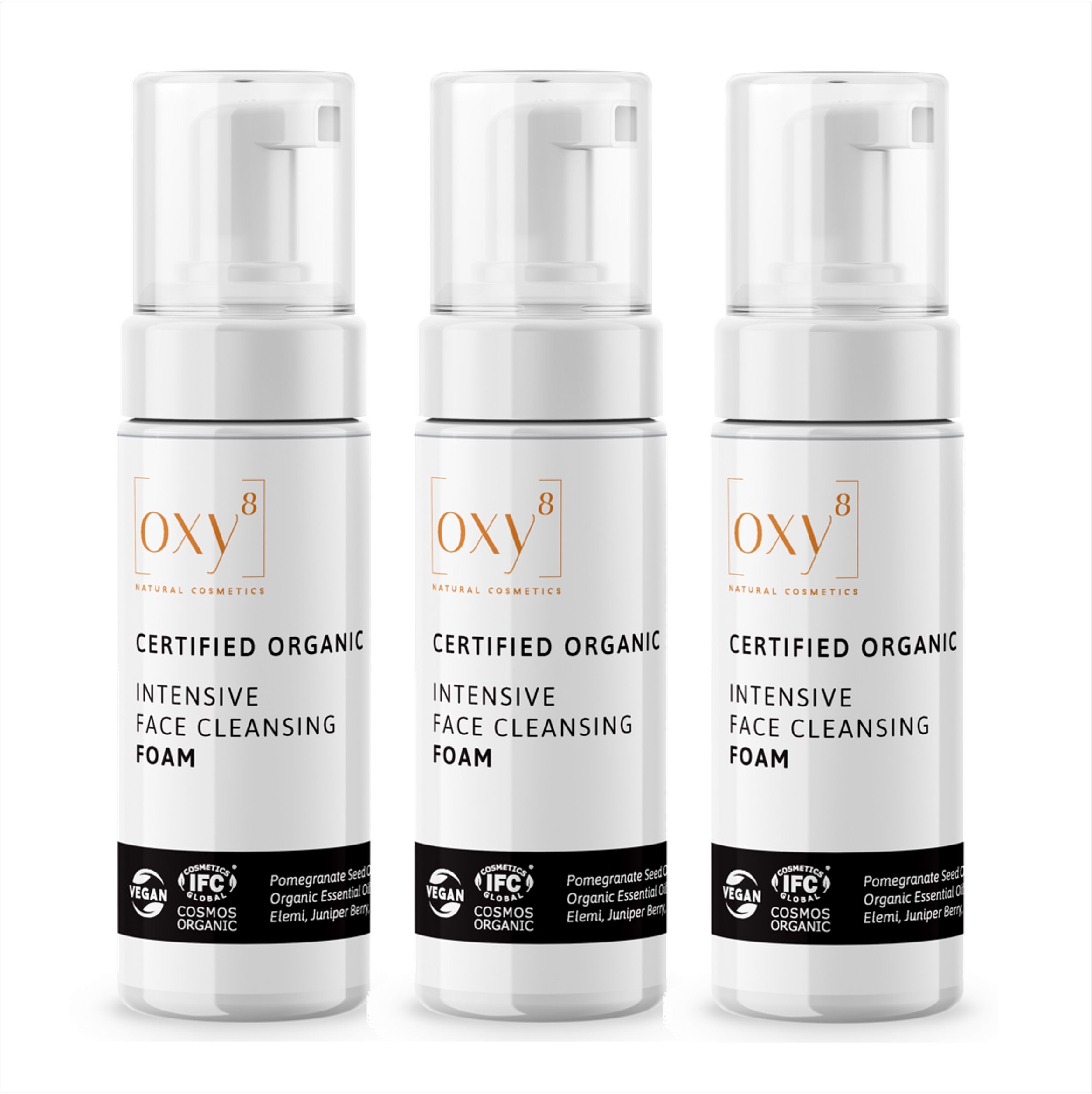 Drei Flaschen Reinigungsschaum. Weißes Flaschendesign mit Pumpkopf. Text: oxy8, Certified Organic, Face Cleansing Foam.