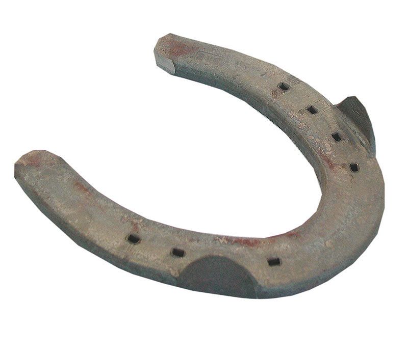 Hufeisen, metallisch, gebogen, mit Löchern. Rückansicht. Graue Farbe.