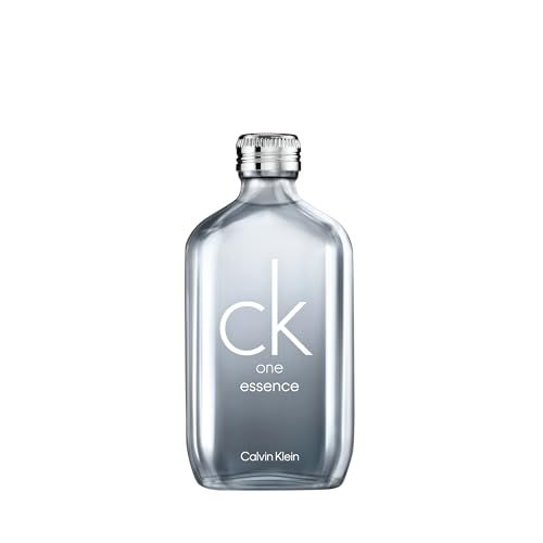 Klarer Flakon mit silbernem Verschluss. Aufschrift: ck one essence und Calvin Klein.