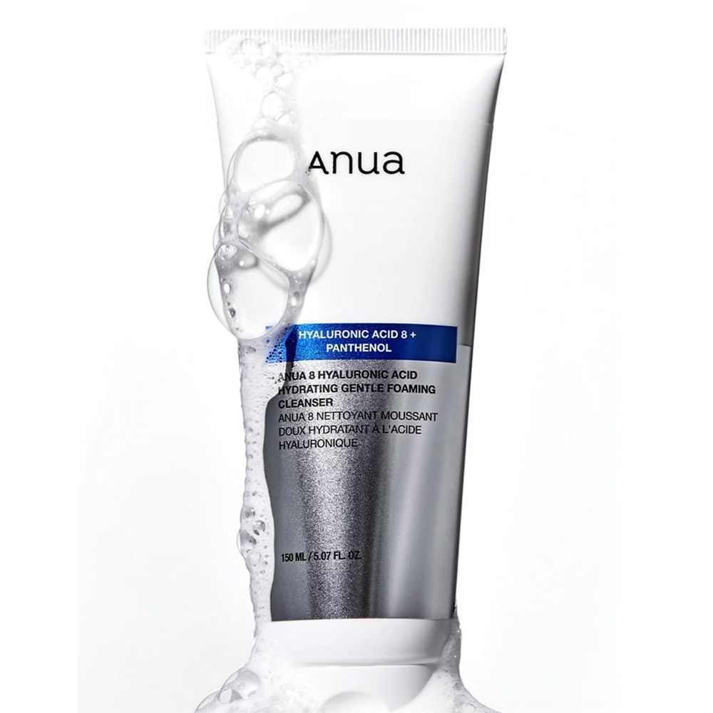 Tube ANUA mit Schaum und Blasen, die Feuchtigkeit andeuten.