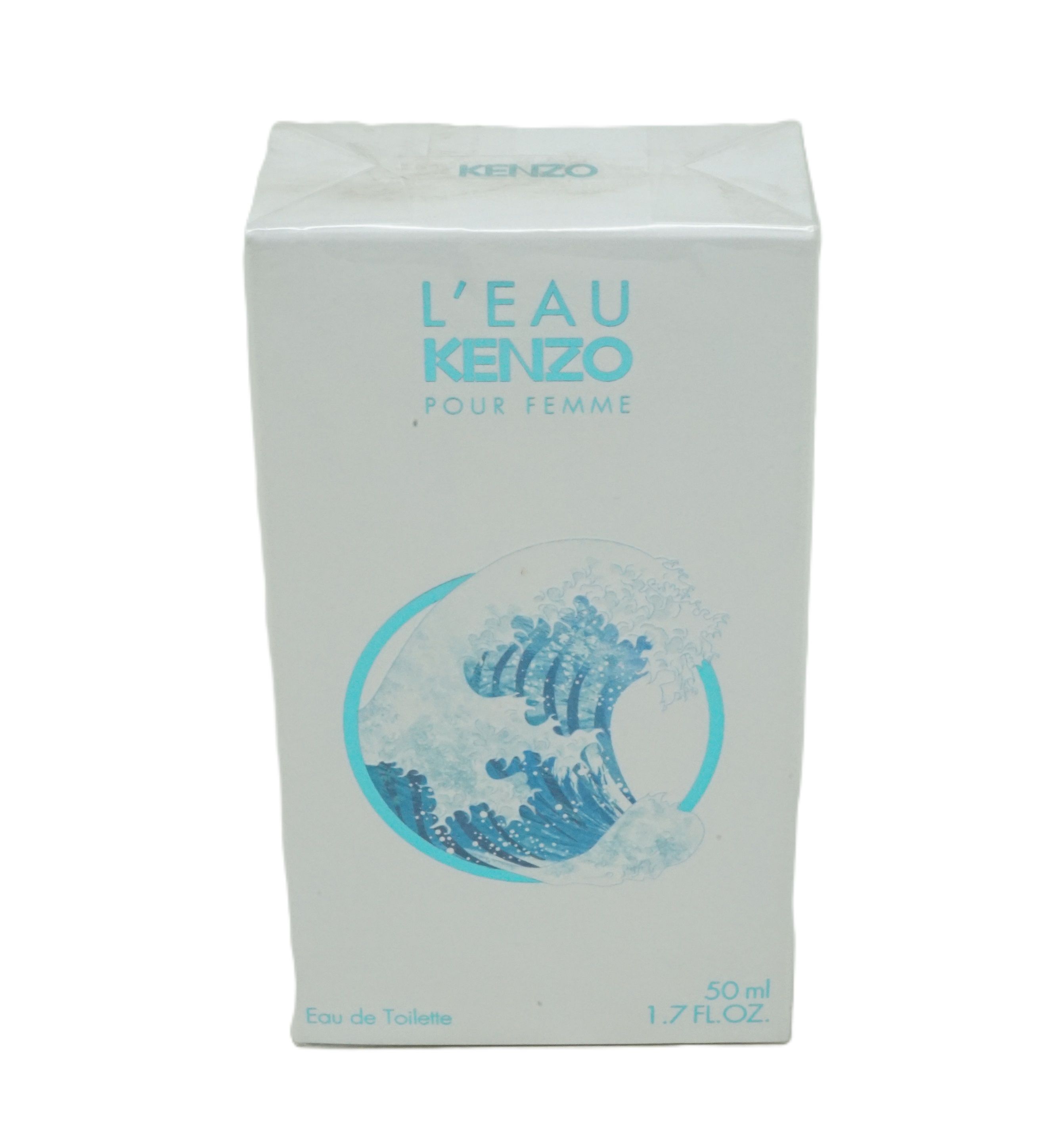 Weiße Verpackung mit blauem Wellenmuster. Text: L'EAU KENZO POUR FEMME, Eau de Toilette, 50 ml, 1.7 FL.OZ.