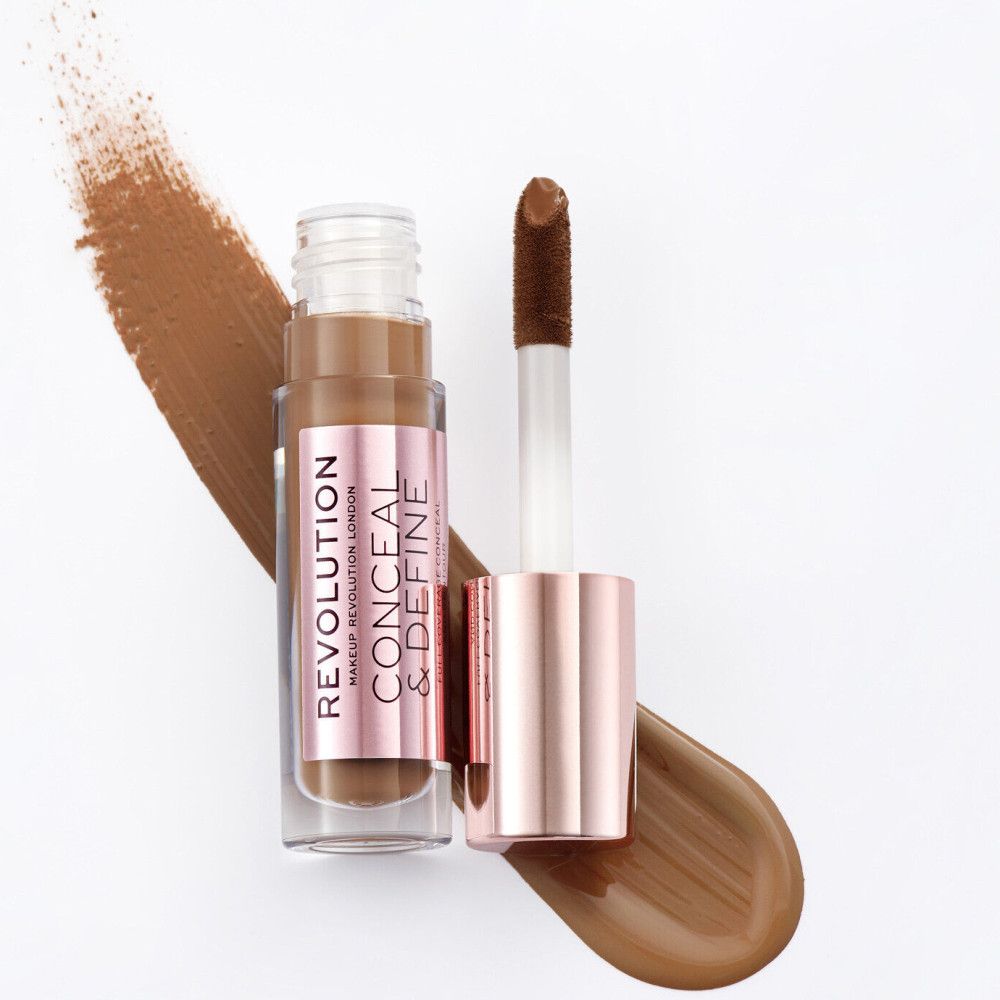 Concealer-Fläschchen mit Applikator. Rosa Etikett mit Text. Brauner Concealer-Strich.