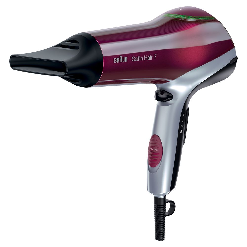 Haartrockner Braun Satin Hair 7, rot-silber, mit schwarzer Düse. Sichtbare Marke und Modellbezeichnung.