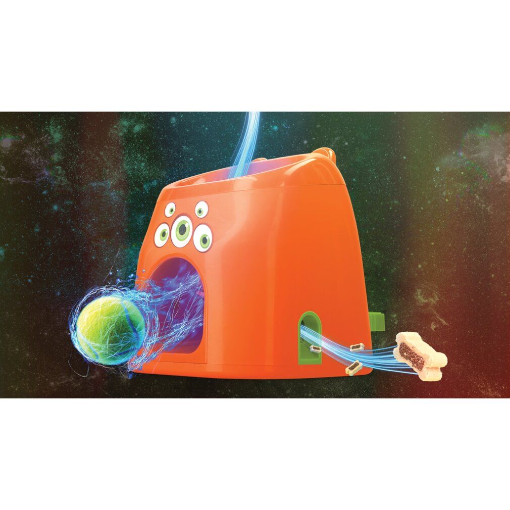 Orangefarbenes Gerät mit drei Augen, wirft Ball und Keks. Blaue Lichteffekte. Keks-Auswurf. Tennisball.