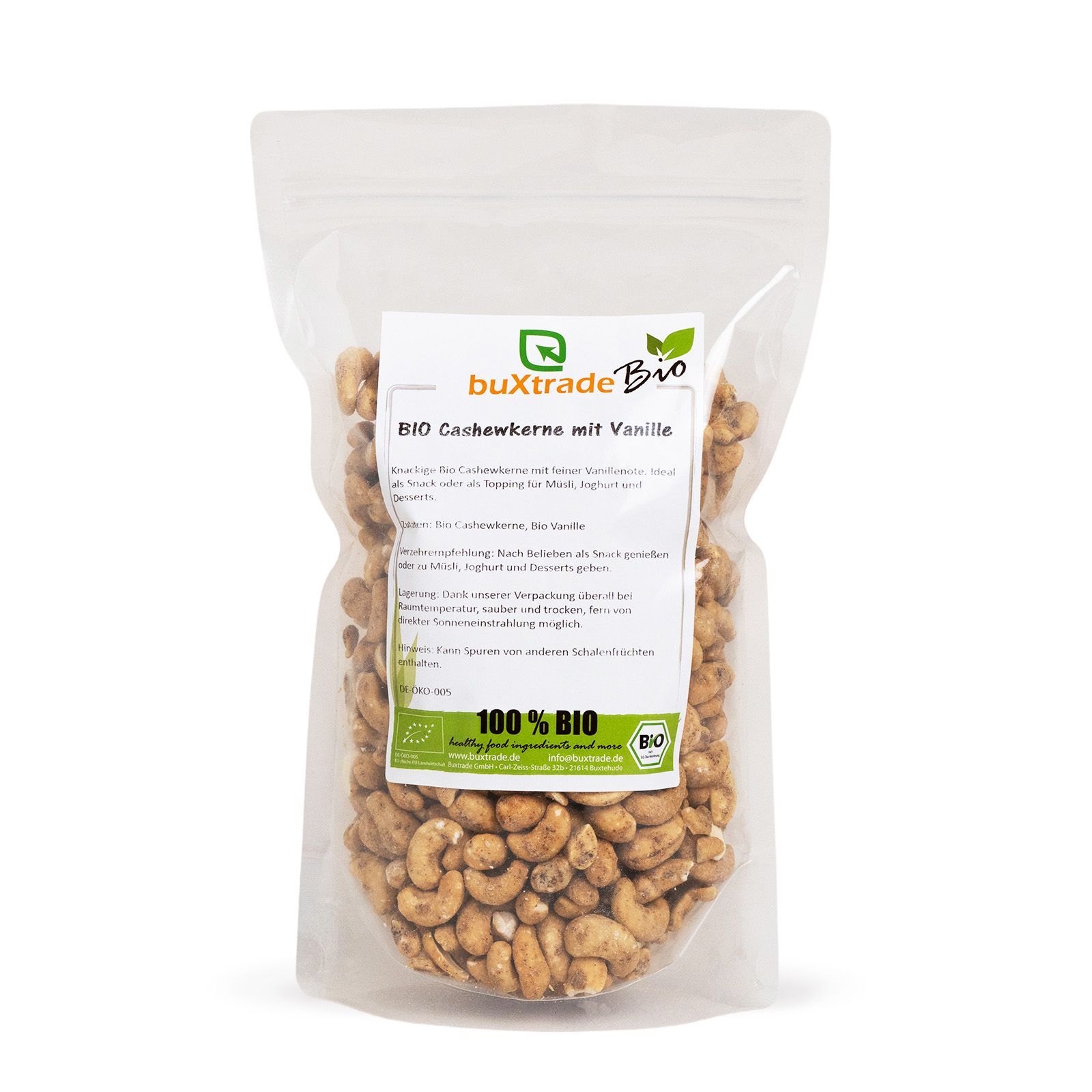 Transparente Tüte mit Cashewkernen. Aufkleber mit "buxtrade Bio" und Text. 100% BIO-Siegel.