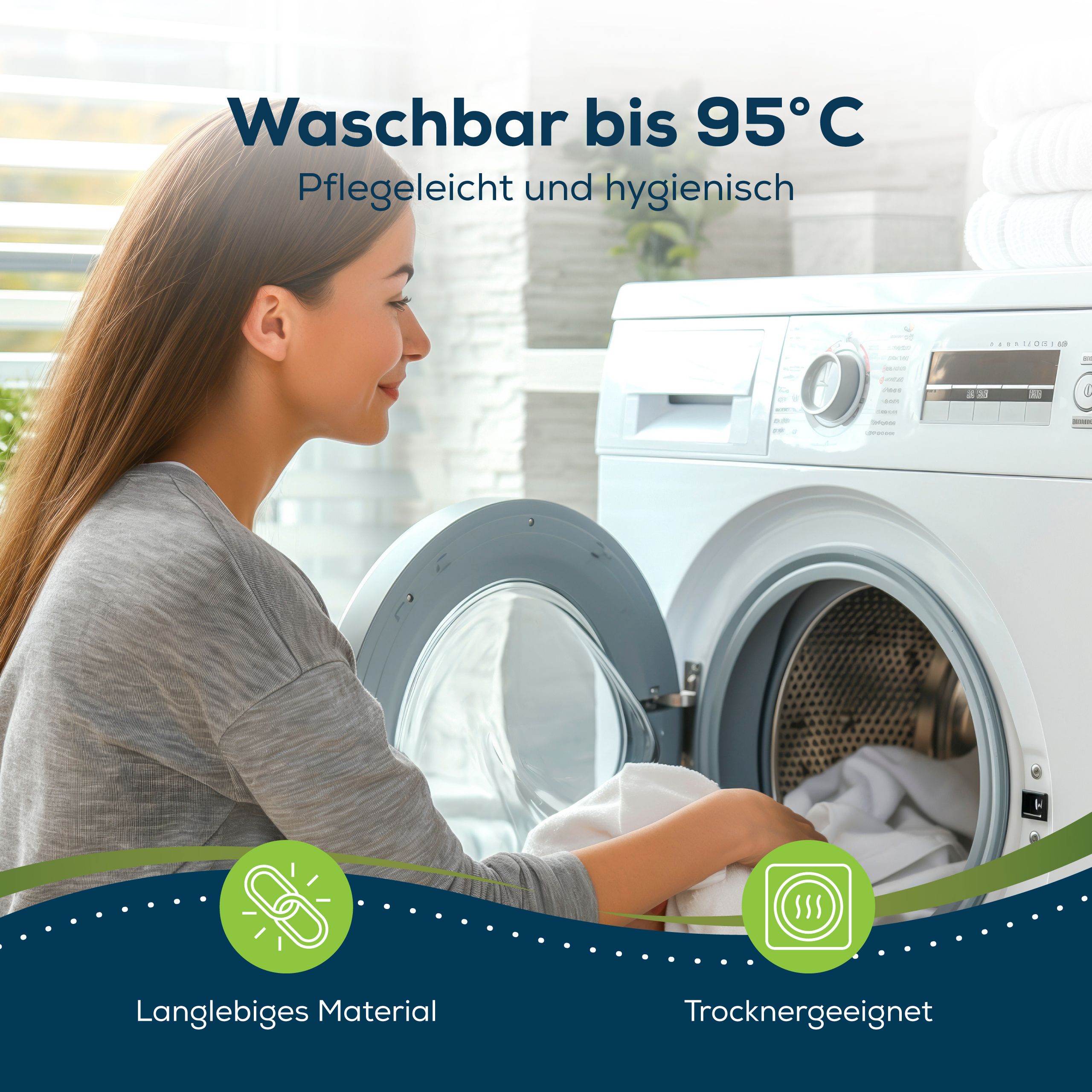 Frau legt weißen Kissenbezug in die Waschmaschine. Waschbar bis 95°C. Langlebiges Material.